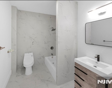 101 Garside - Photo Thumbnail 7