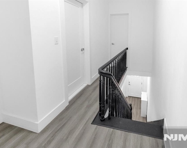 101 Garside - Photo Thumbnail 4