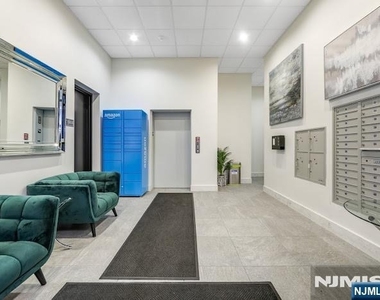 227 Teaneck - Photo Thumbnail 9