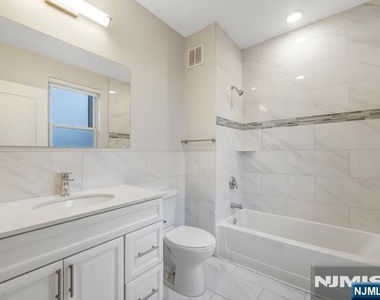 227 Teaneck - Photo Thumbnail 5
