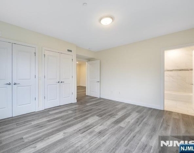 227 Teaneck - Photo Thumbnail 4