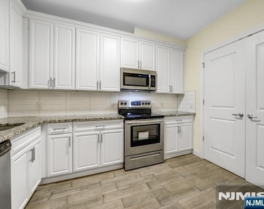 227 Teaneck - Photo Thumbnail 2