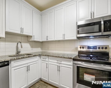 227 Teaneck - Photo Thumbnail 3
