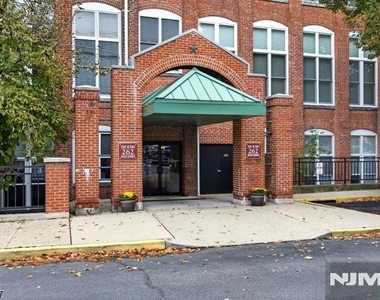 262 Main - Photo Thumbnail 10