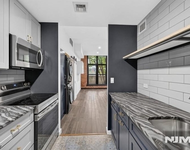 262 Main - Photo Thumbnail 2