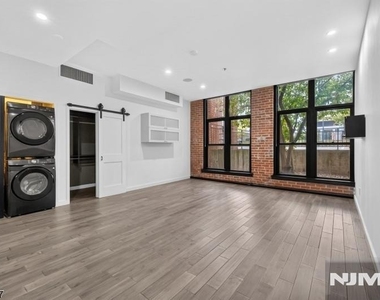 262 Main - Photo Thumbnail 1
