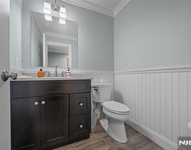 656 Wyndemere - Photo Thumbnail 10