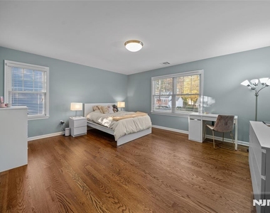 656 Wyndemere - Photo Thumbnail 18