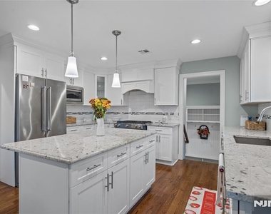 656 Wyndemere - Photo Thumbnail 8