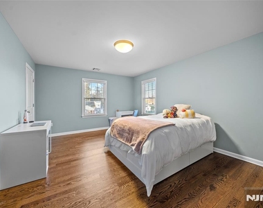 656 Wyndemere - Photo Thumbnail 15