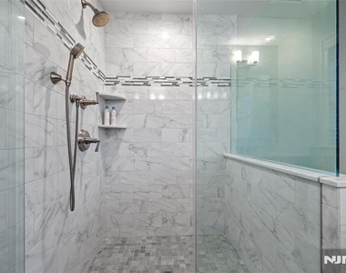 656 Wyndemere - Photo Thumbnail 14