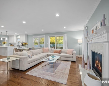 656 Wyndemere - Photo Thumbnail 5