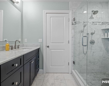 656 Wyndemere - Photo Thumbnail 13