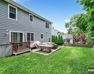 656 Wyndemere - Photo Thumbnail 25