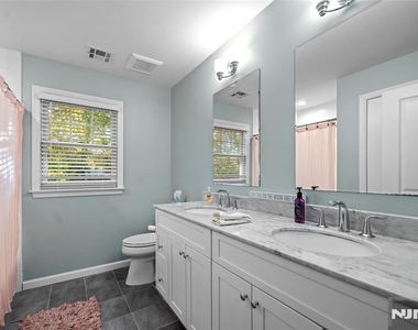 656 Wyndemere - Photo Thumbnail 17