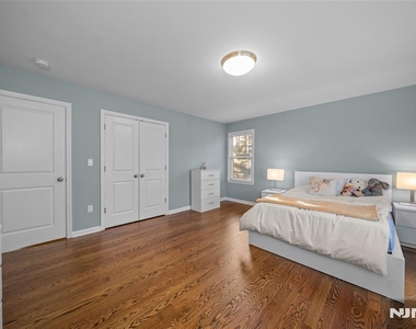 656 Wyndemere - Photo Thumbnail 19