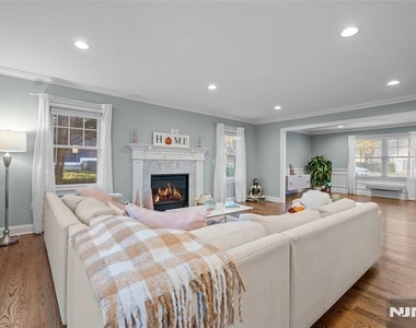 656 Wyndemere - Photo Thumbnail 3
