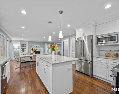 656 Wyndemere - Photo Thumbnail 7