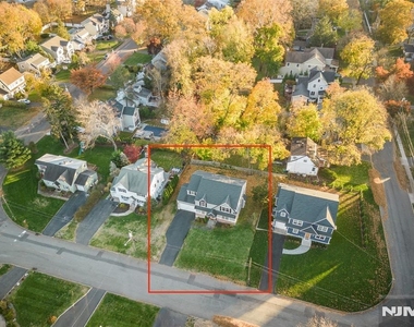 656 Wyndemere - Photo Thumbnail 26