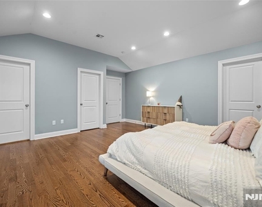 656 Wyndemere - Photo Thumbnail 12