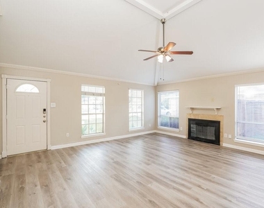 10018 Spotted Horse Drive - Photo Thumbnail 2