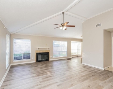 10018 Spotted Horse Drive - Photo Thumbnail 3