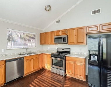 10018 Spotted Horse Drive - Photo Thumbnail 5