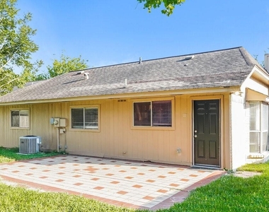10018 Spotted Horse Drive - Photo Thumbnail 13