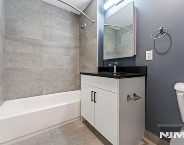 520 Cliff - Photo Thumbnail 25