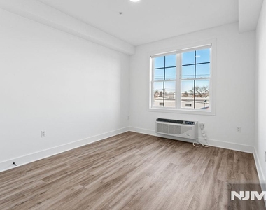 520 Cliff - Photo Thumbnail 19