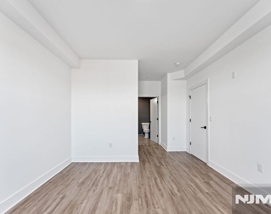 520 Cliff - Photo Thumbnail 18