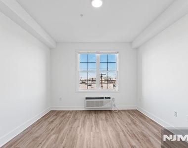 520 Cliff - Photo Thumbnail 16