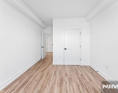 520 Cliff - Photo Thumbnail 21