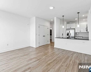 520 Cliff - Photo Thumbnail 1