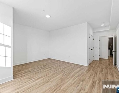 520 Cliff - Photo Thumbnail 10
