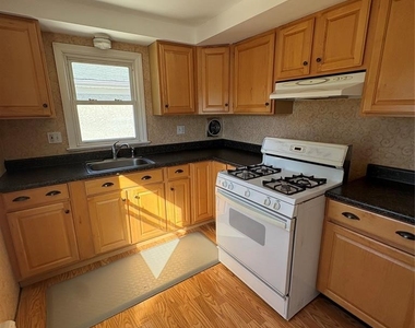 839 Riverside - Photo Thumbnail 9
