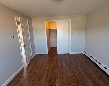 839 Riverside - Photo Thumbnail 16