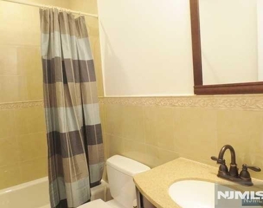 2191 Edwin - Photo Thumbnail 6