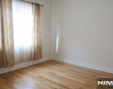 2191 Edwin - Photo Thumbnail 9