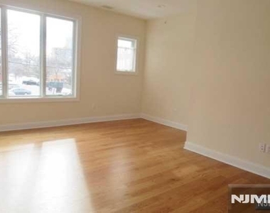 2191 Edwin - Photo Thumbnail 1