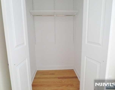 2191 Edwin - Photo Thumbnail 8