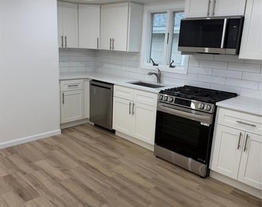 322 Roosevelt - Photo Thumbnail 3