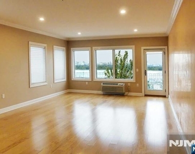 196 Cedar - Photo Thumbnail 7
