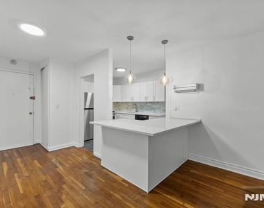 3031 Edwin - Photo Thumbnail 5