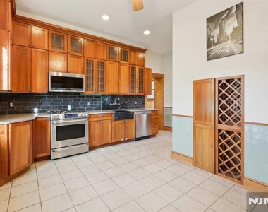 206 Park - Photo Thumbnail 14