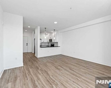 520 Cliff - Photo Thumbnail 3