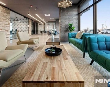520 Cliff - Photo Thumbnail 14