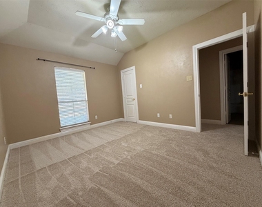 3303 Thistlegrove Lane - Photo Thumbnail 13