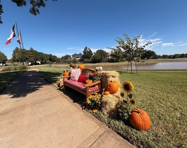 3303 Thistlegrove Lane - Photo Thumbnail 26