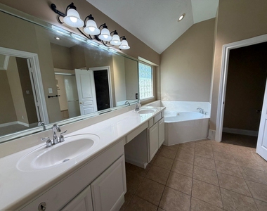 3303 Thistlegrove Lane - Photo Thumbnail 18